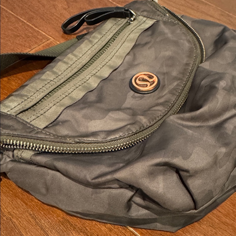 LULULEMON Camo Festival Bag ORIGINAL rose gold hardware